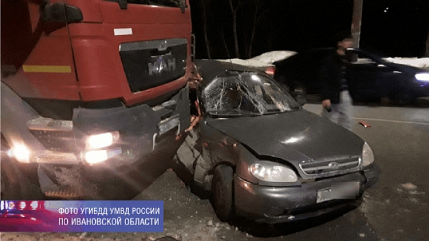 В Иванове юный автомобилист выехал на встречку и врезался в грузовик